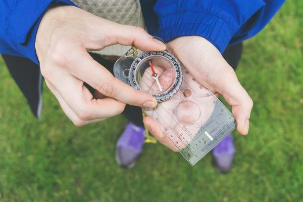 Comment organiser un itinéraire de camping pour explorer les parcs nationaux américains?