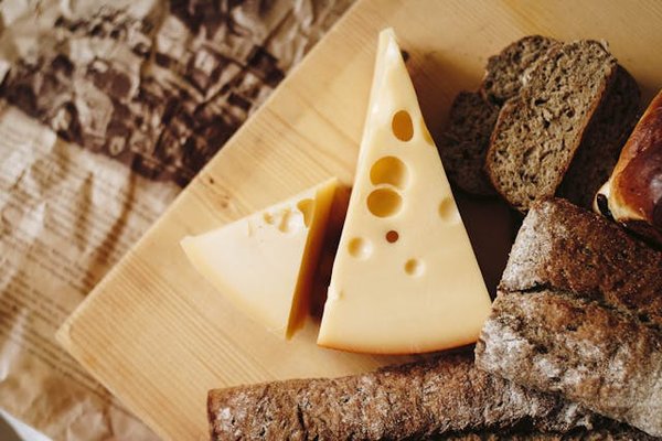 Où apprendre les traditions de la fabrication du fromage en Suisse: fermes et ateliers recommandés?